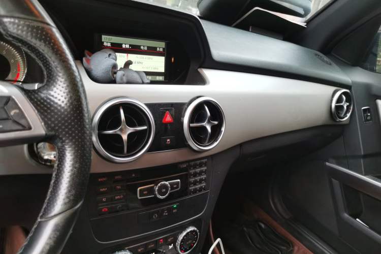 Used Mercedes-Benz GLK-Class 2015 GLK 260 4MATIC Dynamic Edition Ultimate Version Audio And AC Panel