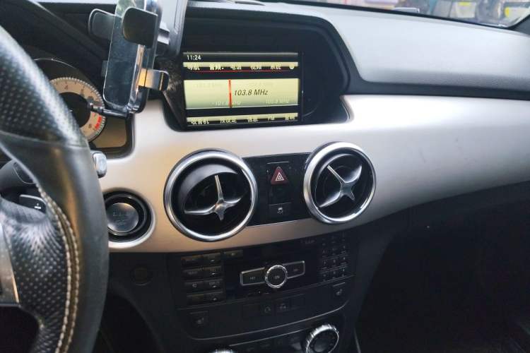 Used Mercedes-Benz GLK-Class 2015 GLK 300 4MATIC Fashion Edition Ultimate Version Audio And AC Panel