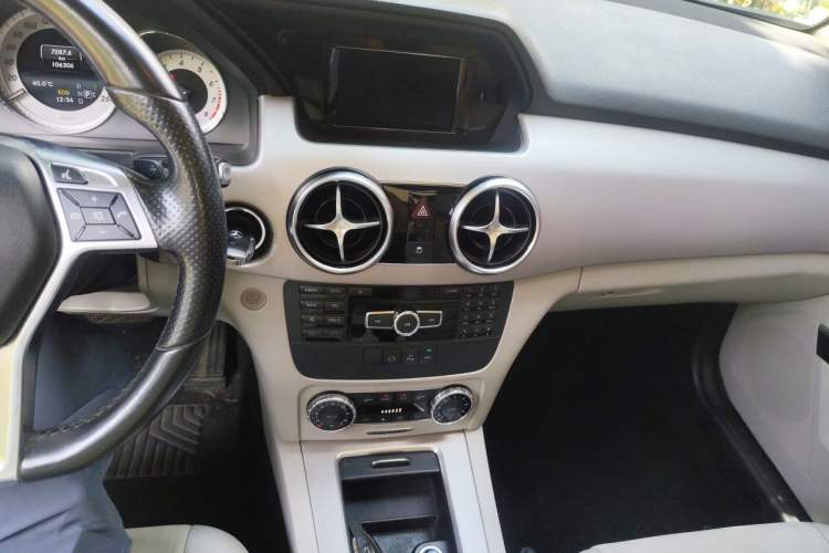 Used Mercedes-Benz GLK-Class 2015 GLK 260 4MATIC Dynamic Edition Ultimate Version Audio And AC Panel