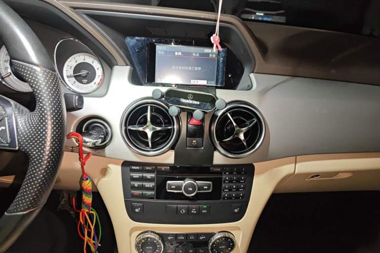 Used Mercedes-Benz GLK-Class 2015 GLK 260 4MATIC Fashion Edition Ultimate Version Audio And AC Panel