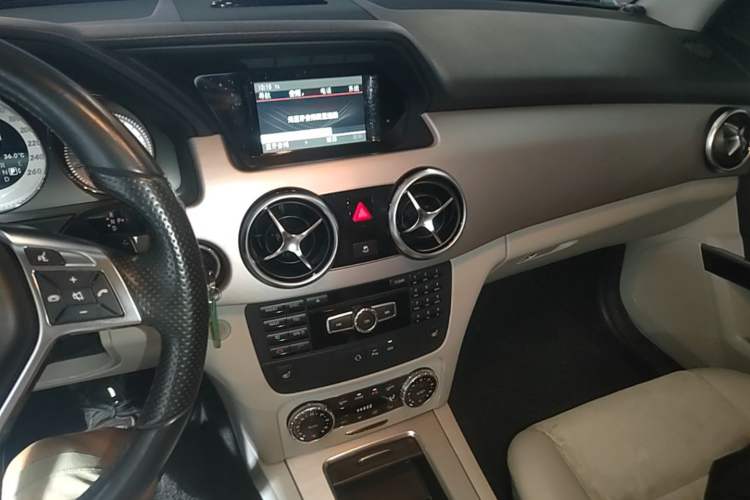 Used Mercedes-Benz GLK-Class 2015 GLK 260 4MATIC Fashion Edition Ultimate Version Audio And AC Panel