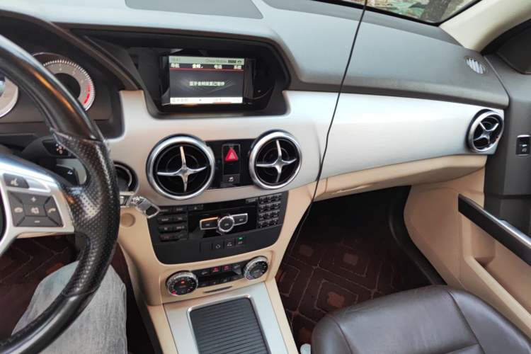 Used Mercedes-Benz GLK-Class 2015 GLK 260 4MATIC Dynamic Edition Ultimate Version Audio And AC Panel