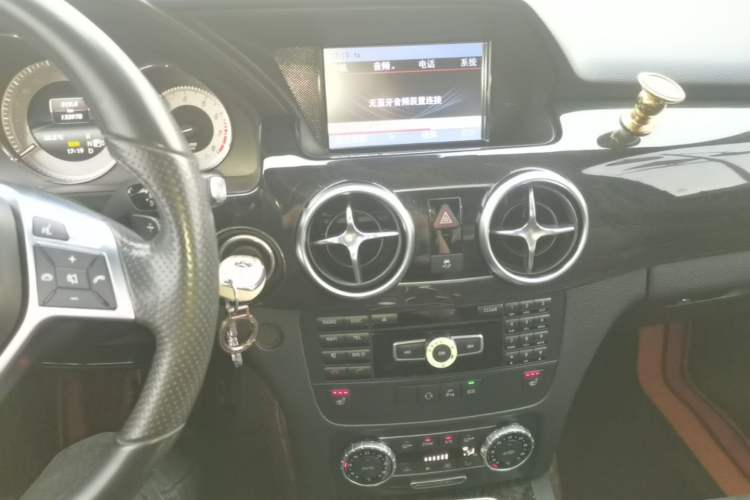 Used Mercedes-Benz GLK-Class 2015 GLK 260 4MATIC Fashion Edition Ultimate Version Audio And AC Panel