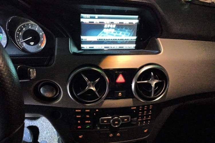 Used Mercedes-Benz GLK-Class 2015 GLK 300 4MATIC Fashion Edition Ultimate Version Audio And AC Panel