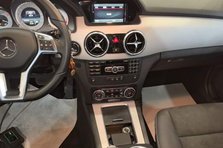 Used Mercedes-Benz GLK-Class 2015 GLK 260 4MATIC Fashion Edition Ultimate Version Audio And AC Panel