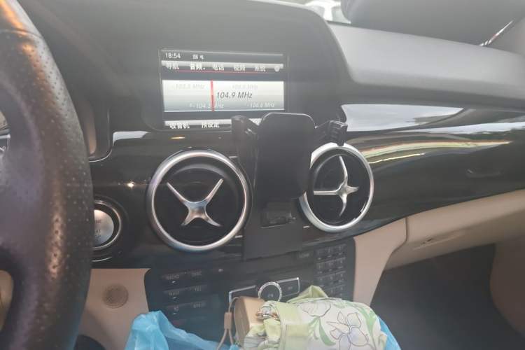 Used Mercedes-Benz GLK-Class 2015 GLK 300 4MATIC Luxury Ultimate Edition Audio And AC Panel