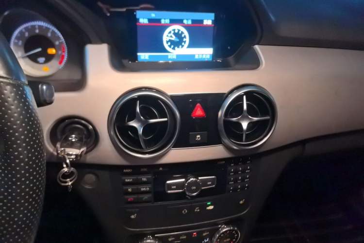 Used Mercedes-Benz GLK-Class 2015 GLK 260 4MATIC Fashion Edition Ultimate Version Audio And AC Panel