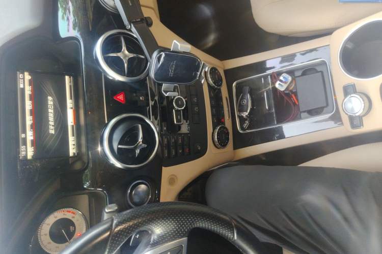 Used Mercedes-Benz GLK-Class 2015 GLK 300 4MATIC Luxury Ultimate Edition Audio And AC Panel