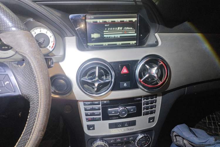 Used Mercedes-Benz GLK-Class 2015 GLK 300 4MATIC Fashion Edition Ultimate Version Audio And AC Panel