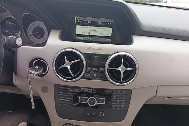Used Mercedes-Benz GLK-Class 2015 GLK 260 4MATIC Dynamic Edition Ultimate Version Audio And AC Panel