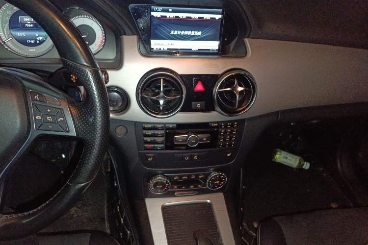 Used Mercedes-Benz GLK-Class 2015 GLK 300 4MATIC Fashion Edition Ultimate Version Audio And AC Panel