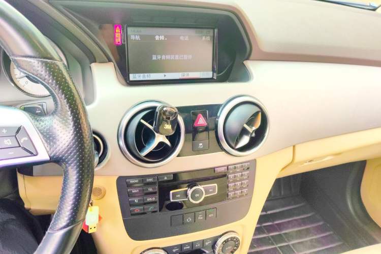 Used Mercedes-Benz GLK-Class 2015 GLK 260 4MATIC Dynamic Edition Ultimate Version Audio And AC Panel