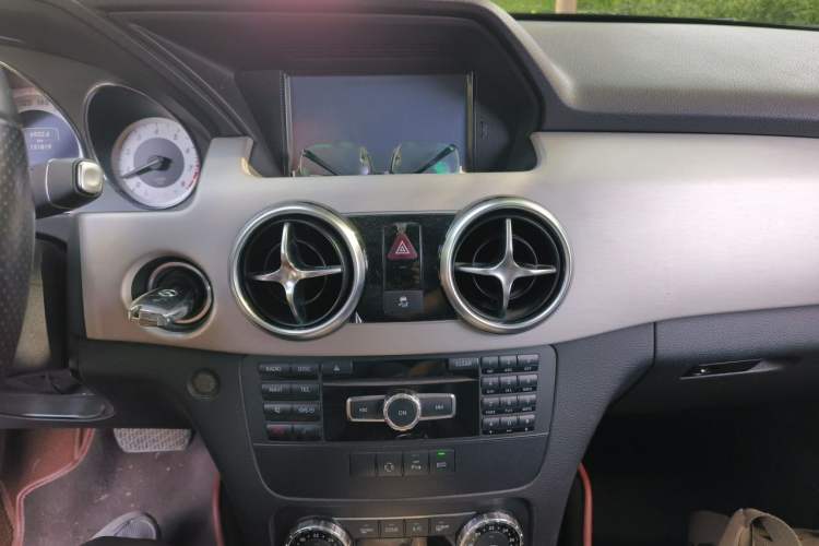 Used Mercedes-Benz GLK-Class 2015 GLK 260 4MATIC Dynamic Edition Ultimate Version Audio And AC Panel
