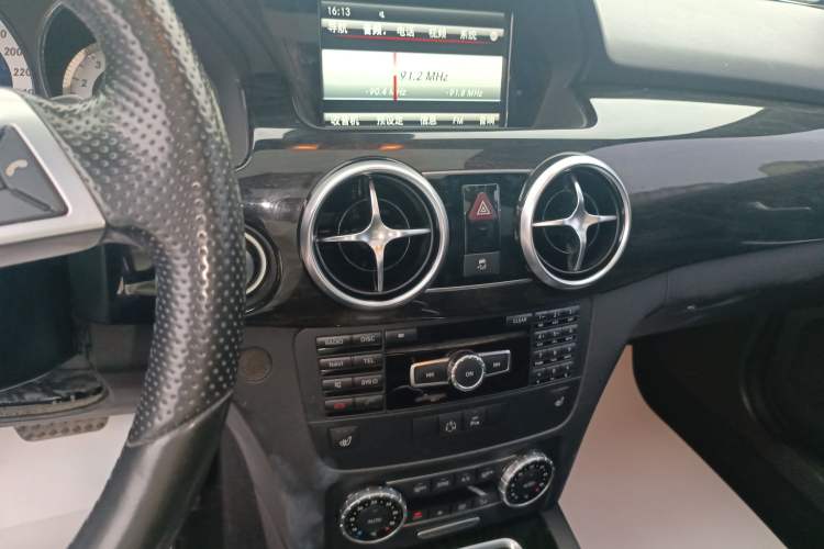 Used Mercedes-Benz GLK-Class 2015 GLK 300 4MATIC Luxury Ultimate Edition Audio And AC Panel