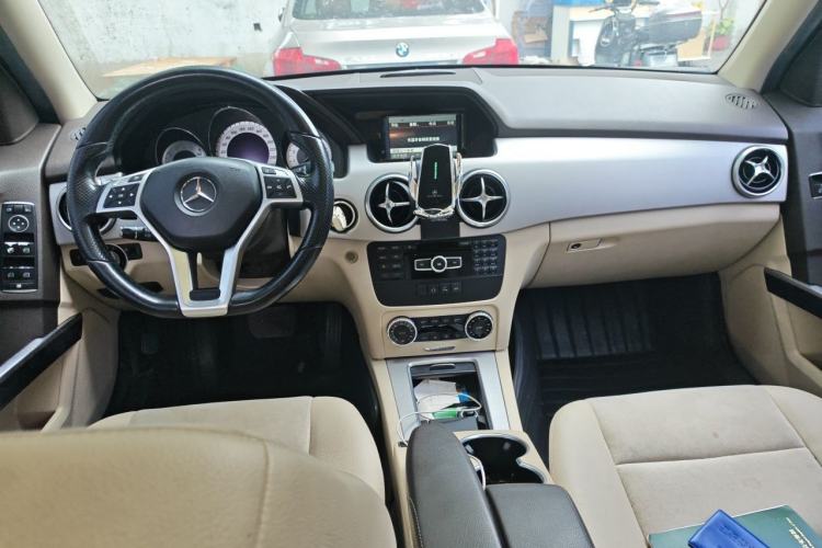 Used Mercedes-Benz GLK-Class 2015 GLK 260 4MATIC Dynamic Edition Ultimate Version Center Console