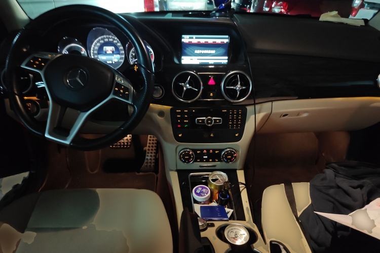 Used Mercedes-Benz GLK-Class 2015 GLK 300 4MATIC Luxury Ultimate Edition Center Console