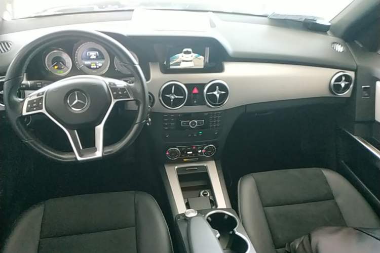 Used Mercedes-Benz GLK-Class 2015 GLK 260 4MATIC Fashion Edition Ultimate Version Center Console