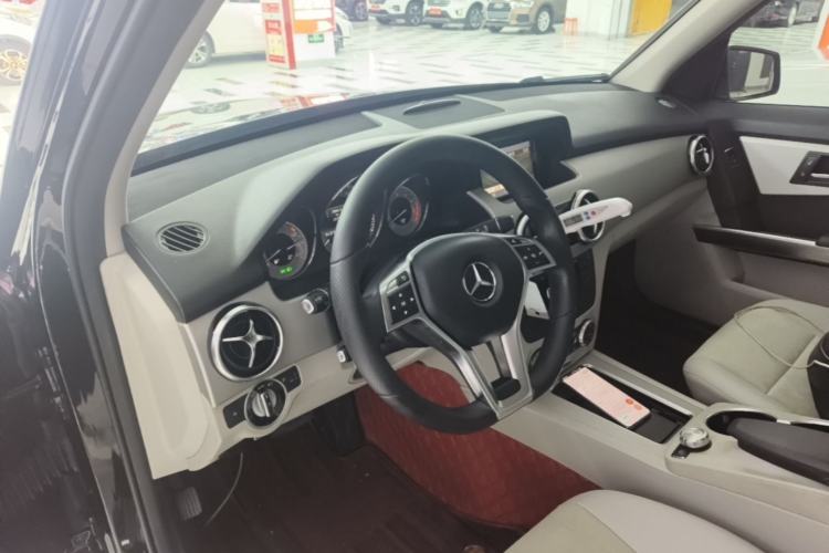 Used Mercedes-Benz GLK-Class 2015 GLK 260 4MATIC Dynamic Edition Ultimate Version Center Console