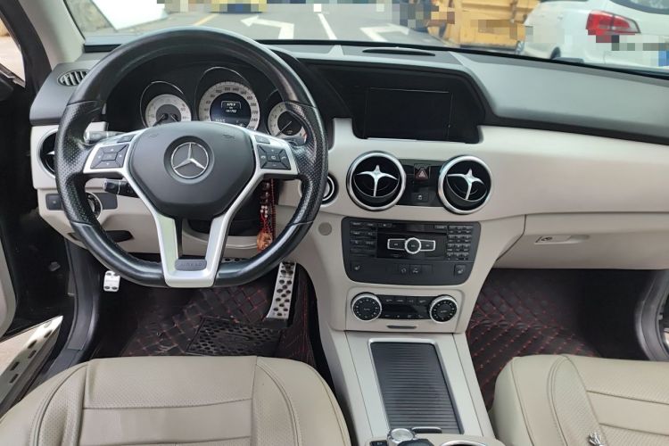 Used Mercedes-Benz GLK-Class 2015 GLK 300 4MATIC Fashion Edition Ultimate Version Center Console