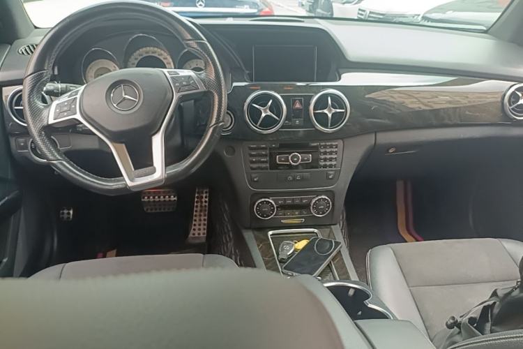 Used Mercedes-Benz GLK-Class 2015 GLK 300 4MATIC Luxury Ultimate Edition Center Console