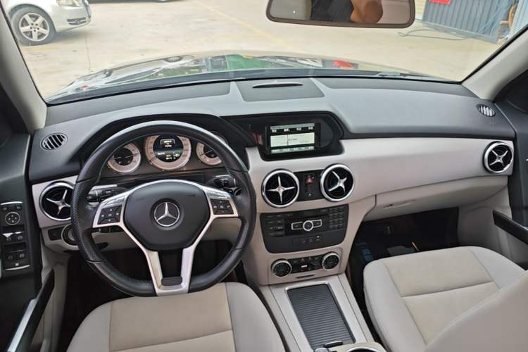 Used Mercedes-Benz GLK-Class 2015 GLK 260 4MATIC Dynamic Edition Ultimate Version Center Console