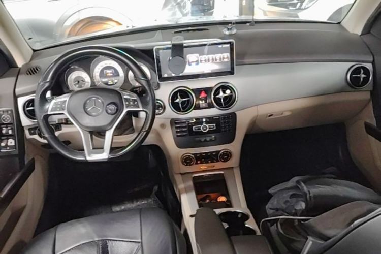 Used Mercedes-Benz GLK-Class 2015 GLK 260 4MATIC Dynamic Edition Ultimate Version Center Console