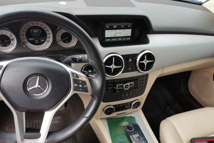Used Mercedes-Benz GLK-Class 2015 GLK 260 4MATIC Dynamic Edition Ultimate Version Center Console