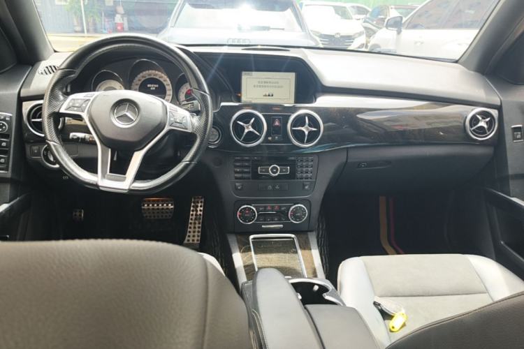 Used Mercedes-Benz GLK-Class 2015 GLK 300 4MATIC Luxury Ultimate Edition Center Console