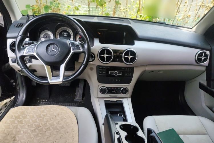 Used Mercedes-Benz GLK-Class 2015 GLK 260 4MATIC Dynamic Edition Ultimate Version Center Console