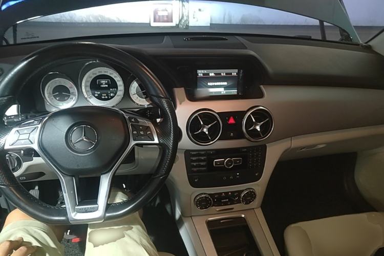 Used Mercedes-Benz GLK-Class 2015 GLK 260 4MATIC Fashion Edition Ultimate Version Center Console