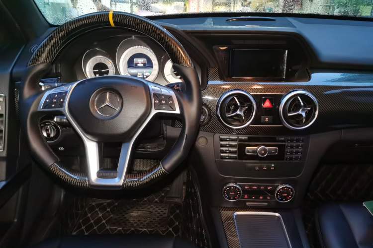 Used Mercedes-Benz GLK-Class 2015 GLK 260 4MATIC Dynamic Edition Ultimate Version Center Console