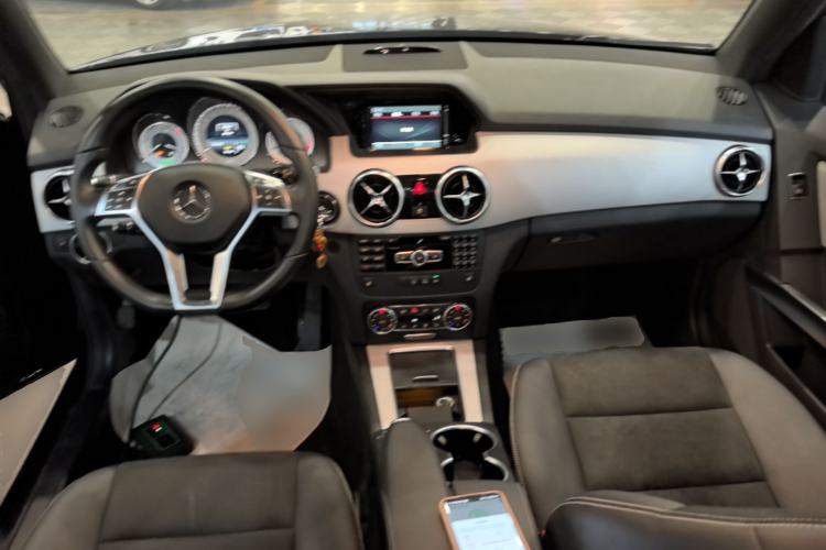Used Mercedes-Benz GLK-Class 2015 GLK 260 4MATIC Fashion Edition Ultimate Version Center Console