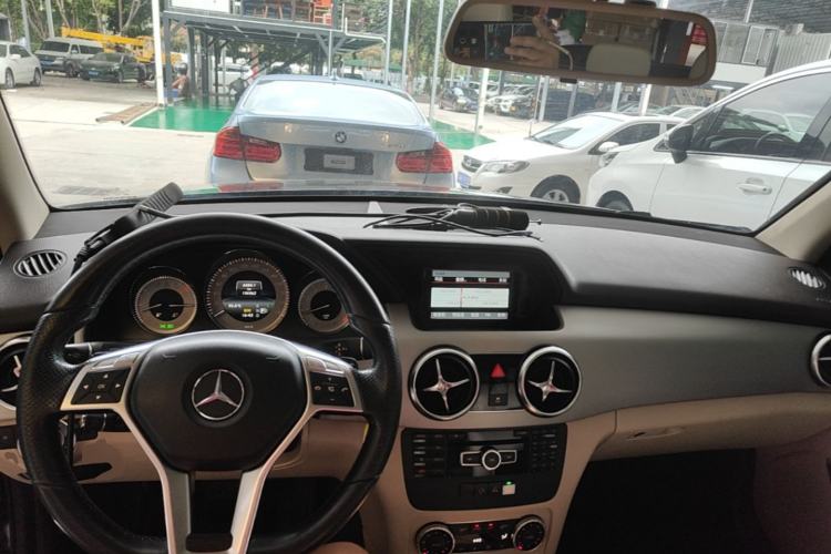 Used Mercedes-Benz GLK-Class 2015 GLK 260 4MATIC Dynamic Edition Ultimate Version Center Console