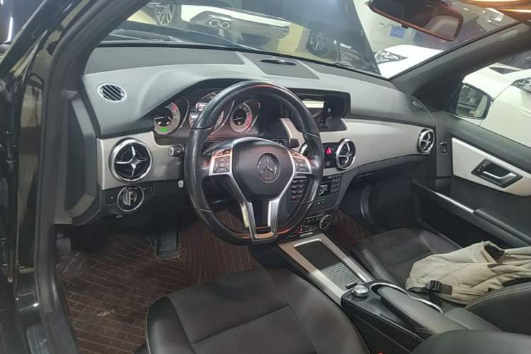 Used Mercedes-Benz GLK-Class 2015 GLK 260 4MATIC Dynamic Edition Ultimate Version Center Console
