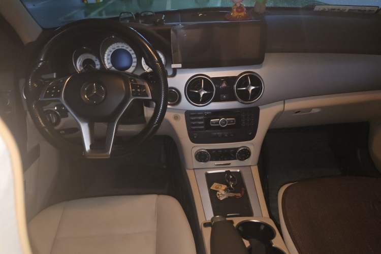 Used Mercedes-Benz GLK-Class 2015 GLK 260 4MATIC Fashion Edition Ultimate Version Center Console