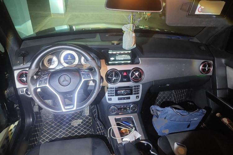 Used Mercedes-Benz GLK-Class 2015 GLK 300 4MATIC Fashion Edition Ultimate Version Center Console