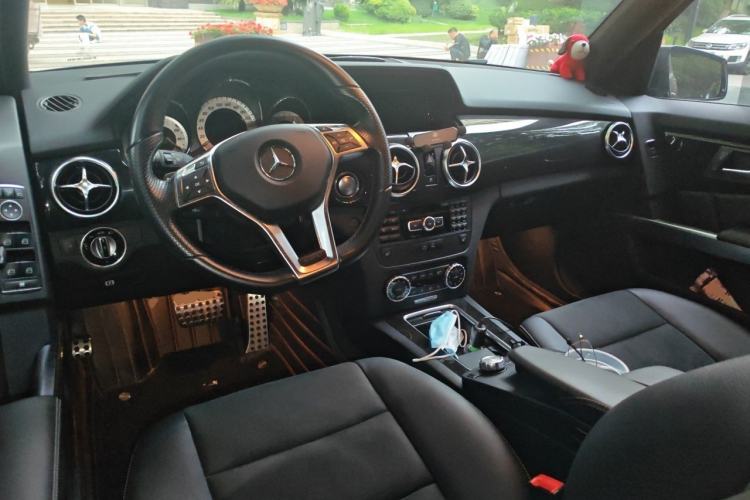 Used Mercedes-Benz GLK-Class 2015 GLK 300 4MATIC Luxury Ultimate Edition Center Console