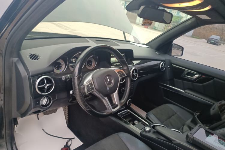 Used Mercedes-Benz GLK-Class 2015 GLK 300 4MATIC Luxury Ultimate Edition Center Console