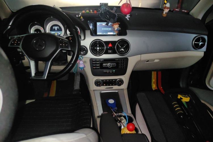 Used Mercedes-Benz GLK-Class 2015 GLK 260 4MATIC Dynamic Edition Ultimate Version Center Console