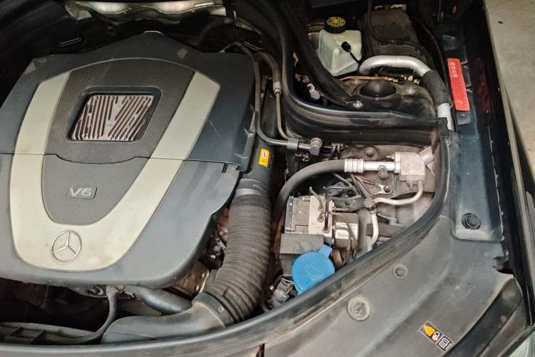 Used Mercedes-Benz GLK-Class 2015 GLK 300 4MATIC Fashion Edition Ultimate Version Engine Bay Left
