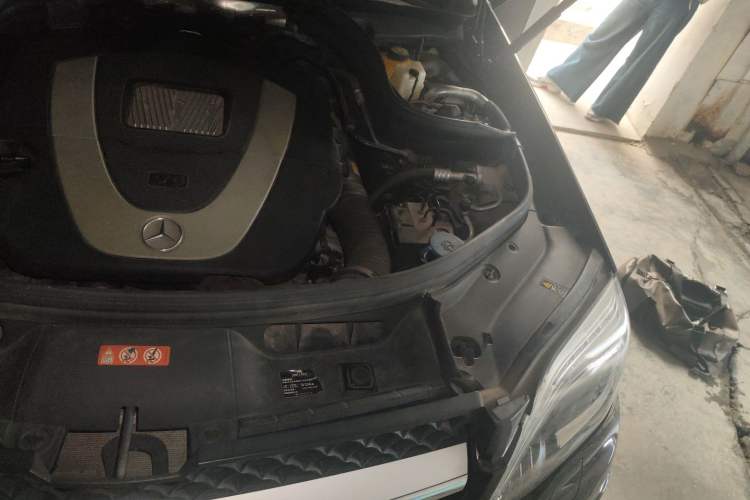Used Mercedes-Benz GLK-Class 2015 GLK 300 4MATIC Luxury Ultimate Edition Engine Bay Left
