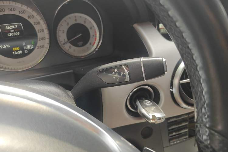 Used Mercedes-Benz GLK-Class 2015 GLK 260 4MATIC Dynamic Edition Ultimate Version Gear Lever