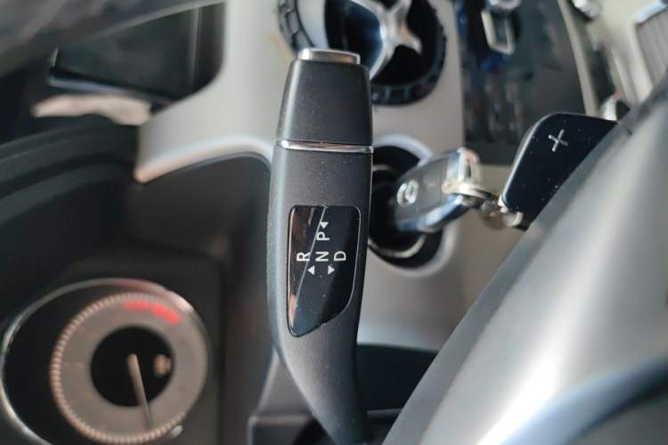 Used Mercedes-Benz GLK-Class 2015 GLK 260 4MATIC Dynamic Edition Ultimate Version Gear Lever
