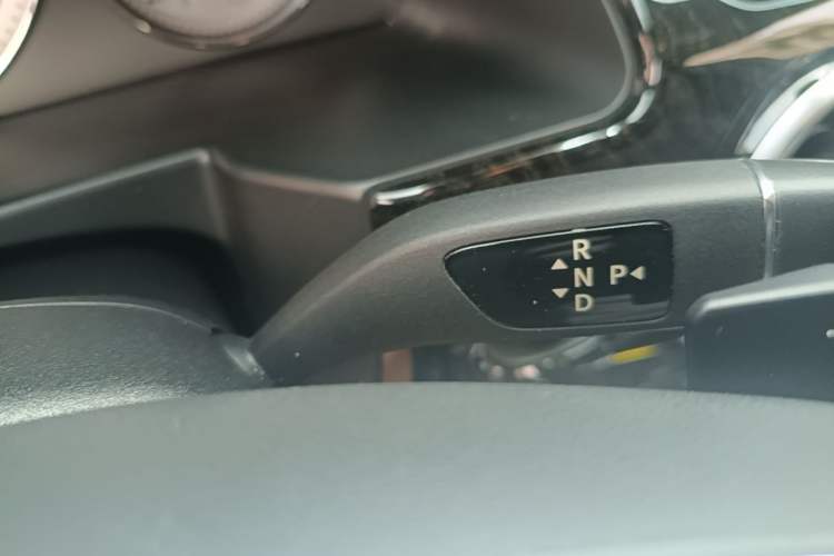 Used Mercedes-Benz GLK-Class 2015 GLK 300 4MATIC Luxury Ultimate Edition Gear Lever