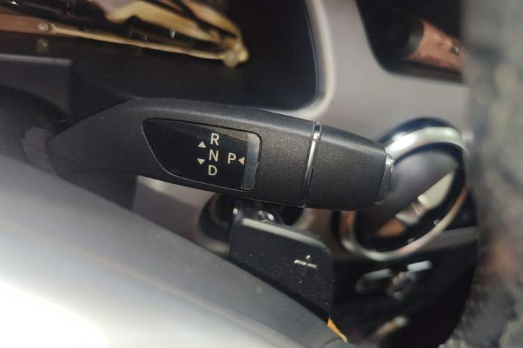 Used Mercedes-Benz GLK-Class 2015 GLK 260 4MATIC Fashion Edition Ultimate Version Gear Lever