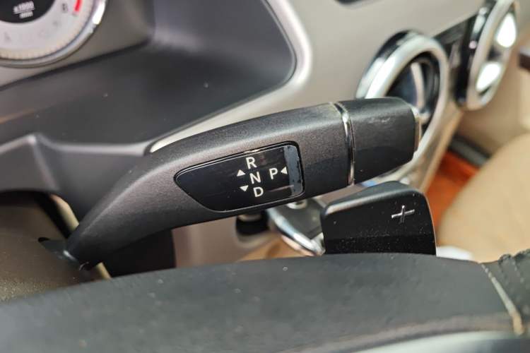 Used Mercedes-Benz GLK-Class 2015 GLK 260 4MATIC Dynamic Edition Ultimate Version Gear Lever