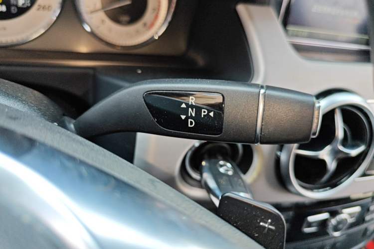 Used Mercedes-Benz GLK-Class 2015 GLK 260 4MATIC Fashion Edition Ultimate Version Gear Lever