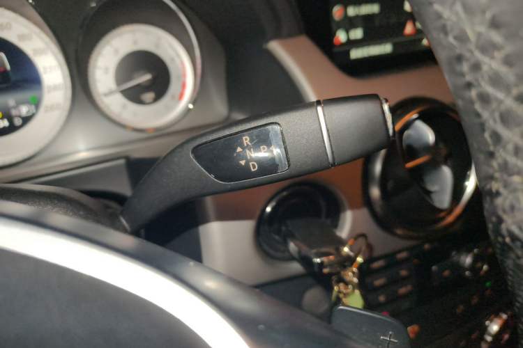 Used Mercedes-Benz GLK-Class 2015 GLK 260 4MATIC Fashion Edition Ultimate Version Gear Lever