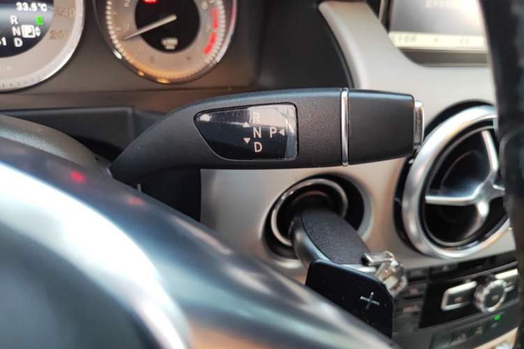 Used Mercedes-Benz GLK-Class 2015 GLK 260 4MATIC Dynamic Edition Ultimate Version Gear Lever
