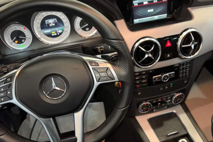 Used Mercedes-Benz GLK-Class 2015 GLK 260 4MATIC Fashion Edition Ultimate Version Gear Lever